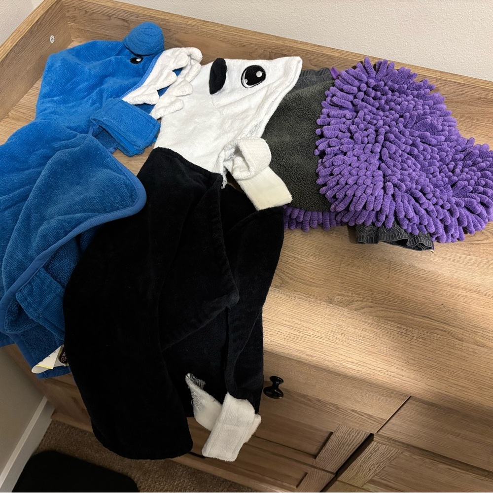 Animal-Themed Hooded Dog Towels & 2 Microfiber Drying Mitts
